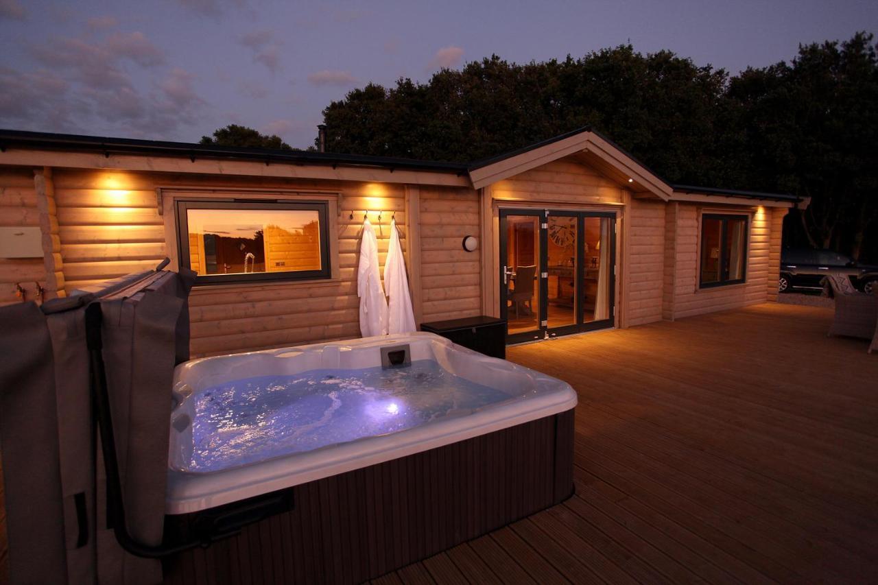 Cambridgeshire Lakes - Luxury Lodges In A Stunning Lake Location Gamlingay Exteriér fotografie