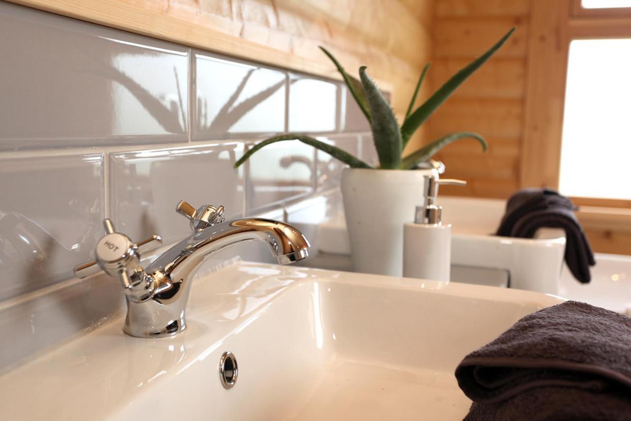 Cambridgeshire Lakes - Luxury Lodges In A Stunning Lake Location Gamlingay Exteriér fotografie