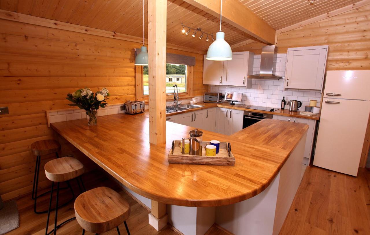 Cambridgeshire Lakes - Luxury Lodges In A Stunning Lake Location Gamlingay Exteriér fotografie