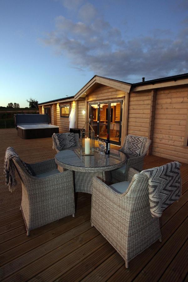 Cambridgeshire Lakes - Luxury Lodges In A Stunning Lake Location Gamlingay Exteriér fotografie