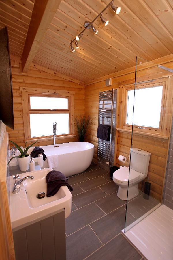 Cambridgeshire Lakes - Luxury Lodges In A Stunning Lake Location Gamlingay Exteriér fotografie
